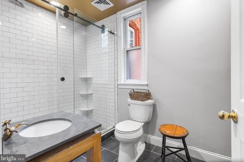 430 42 St, Philadelphia PA 19104-0044 exterior