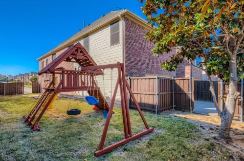 9720 De Loach Dr, Plano, TX 75025-5885