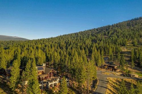 8207 Fallen Leaf Way, Truckee CA  96161-4273 exterior