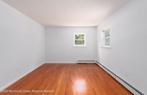 20 Juniper Ln, Tinton Falls NJ 07724-1853 exterior