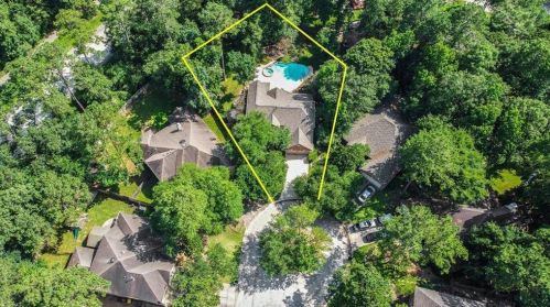 2 Hobbit Glen Dr, Conroe TX  77384-3840 exterior