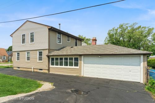 2401 Silver Creek Dr, Schiller Park, IL 60131-3233