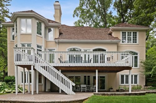 9301 Falling Waters Dr, Willowbrook IL  60527-0718 exterior