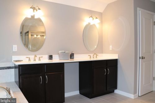 46 Stoneham Rd, Trenton NJ 08638-2746 exterior