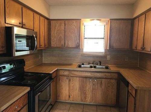 1131 Suburban St, Cedar Hill TX  75104-3256 exterior