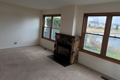 1418 Walnut Cir, Carol Stream IL  60188-9073 exterior