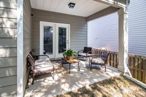3753 Hempstead Way, Atlanta GA  30331-5268 exterior