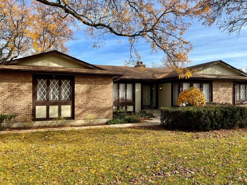 1417 Estate Ln, Glenview, IL 60025-1519