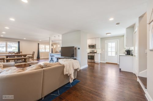 816 Emerald Dr, Naperville IL  60540-7246 exterior