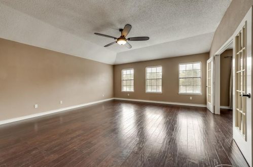 822 Clover Hl Ln, Cedar Hill TX 75104-7920 exterior