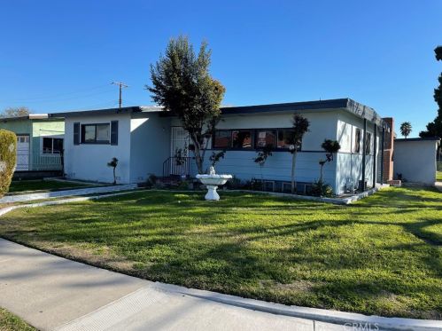 9402 Hoback St, Bellflower, CA 90706-2211