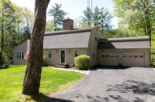 17 Woodland Dr, Amherst, NH 03031-2522
