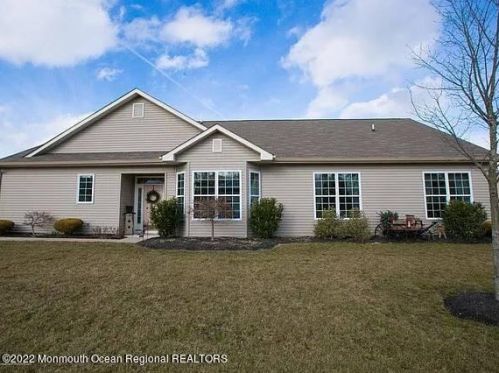 502 Cranberry Ct, Lakehurst, NJ 08759-1364