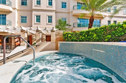 1740 Beretania St, Honolulu HI  96826-1100 exterior