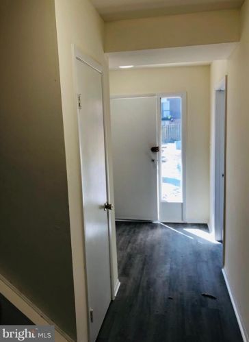 7037 Brocton Ct, Springfield VA  22150-3049 exterior