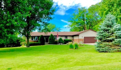 12250 Twin Oaks Ct, Sycamore, IL 60178-9073