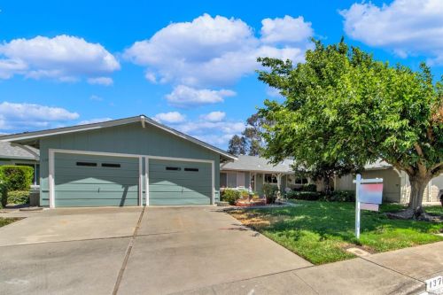 137 Monterey Dr, Vacaville, CA 95687-3420