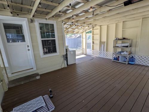 5702 Chesterfield Ave, Austin TX  78752-4514 exterior