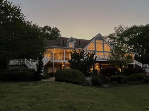1126 Shoreline Dr, Jefferson GA  30549-2142 exterior