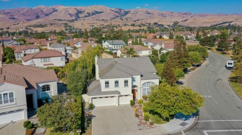 633 Angus Dr, Milpitas, CA 95035-3930