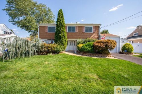 14 Woodcrest Dr, Old Bridge, NJ 08857-1662