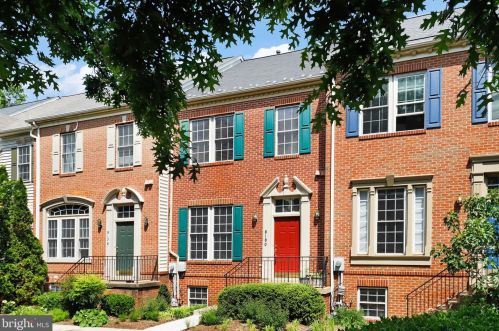 8180 Skelton Cir, Falls Church, VA 22042-1219