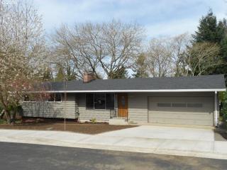 7785 Landau St, Portland, OR 97223-9019