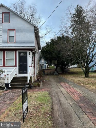 220 Lakeview Ave, Haddonfield NJ  08033-1829 exterior