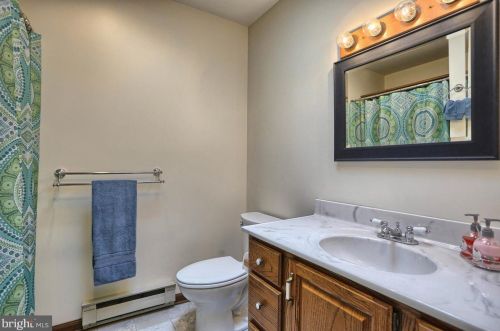 2122 Walnut Bottom Rd, Carlisle PA 17015-9122 exterior