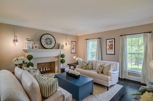 5 Clydesdale Ct, Upper Stepney CT  06468-1368 exterior