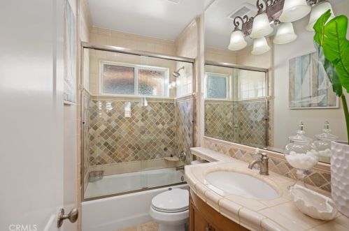 1610 Pacific Coast Hwy, Huntington Beach CA  92648-4434 exterior