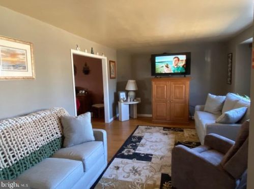 6 Oak Ct, Stratford, NJ 08084-2113