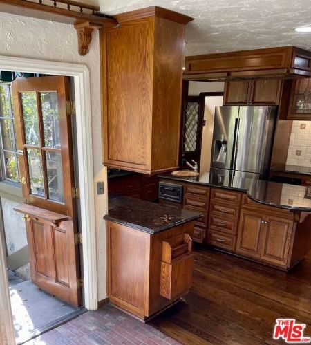3041 Chevy Chase Dr, Glendale CA  91205-4805 exterior