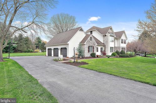 1358 Beaconfield Ln, Lancaster, PA 17601-5343
