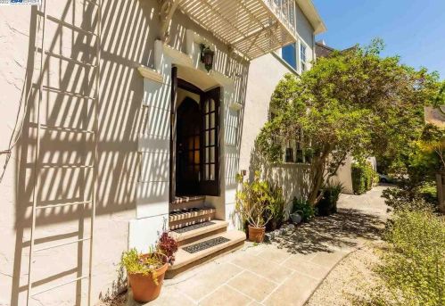 2371 Virginia St, Berkeley, CA 94709-1337