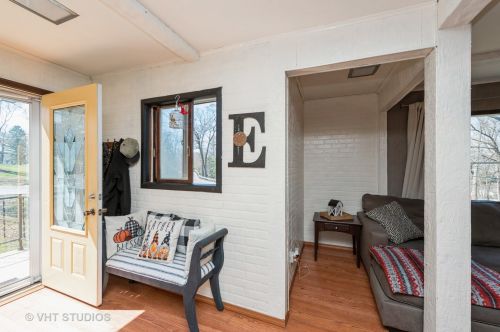 302 Forest Dr, Island Lake, IL 60042-9711