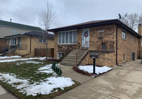 4209 Eberly Ave, Brookfield, IL 60513-1848