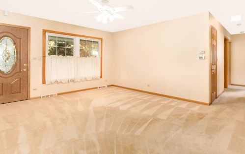 205 Shannon Ct, Des Plaines, IL 60016-2417