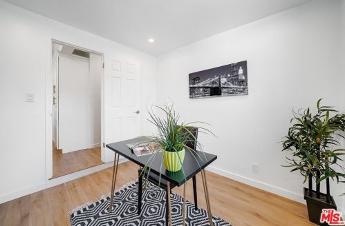 1350 Carlton Dr, Glendale CA  91205-1421 exterior