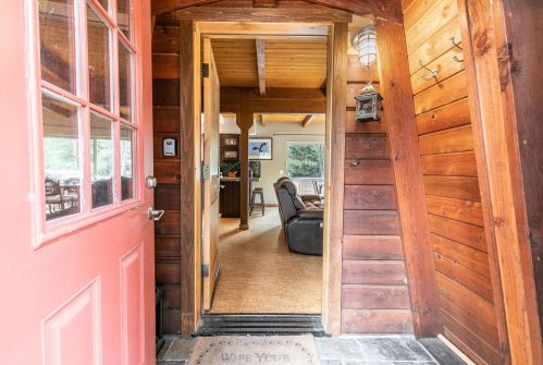 17085 Northwoods Blvd, Truckee, CA 96161-6540