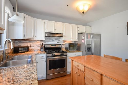 4 Gilman St, Dover, NH 03820-2512