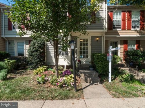 1530 Woodcrest Dr, Herndon, VA 20194-1552
