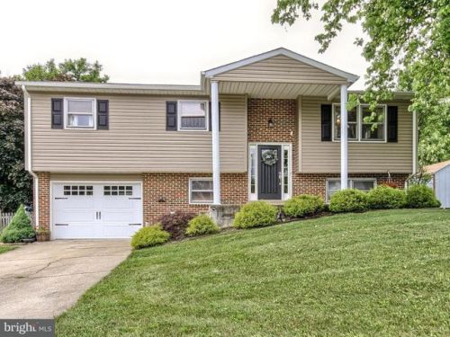 141 Chester St, Carlisle, PA 17013-1085