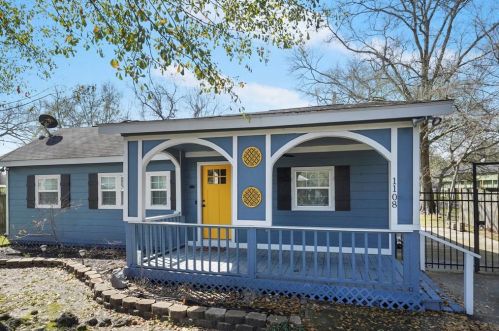 1108 9th St, Conroe TX  77301-2413 exterior