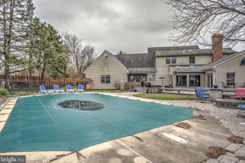 2045 Rockvale Rd, Lancaster PA  17602-1405 exterior