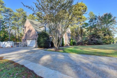 6090 Woodlake Dr, Buford, GA 30518-1294