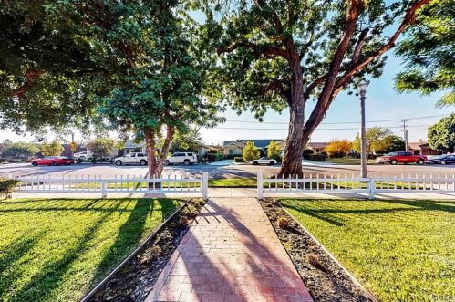 530 West St, Anaheim CA  92801-4707 exterior
