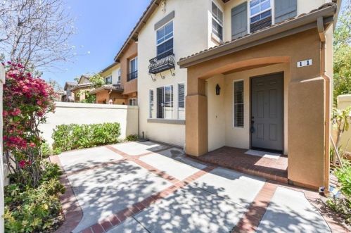 11 New Market, Irvine, CA 92602-1672