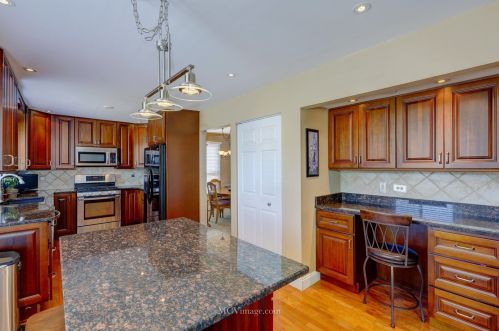 785 Burning Trl, Carol Stream IL  60188-9187 exterior