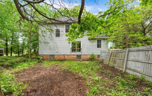 555 Trailside Ln, Des Plaines, IL 60016-4835